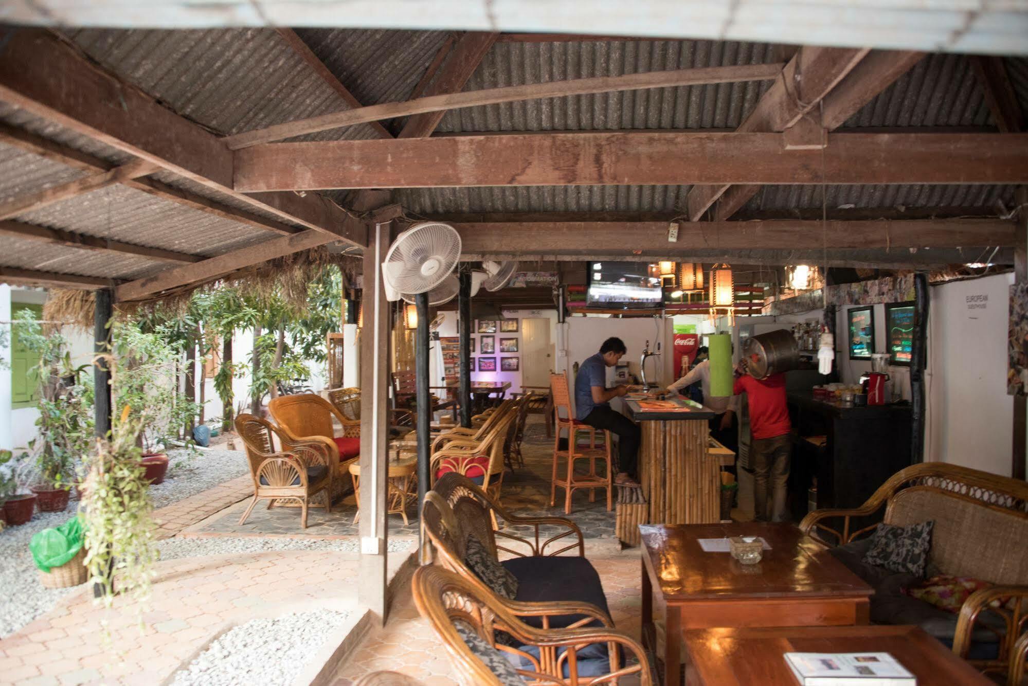 ไฟฟ์ โรส เสียมเรียบ โฮสเทล เสียมราฐ ภายนอก รูปภาพ